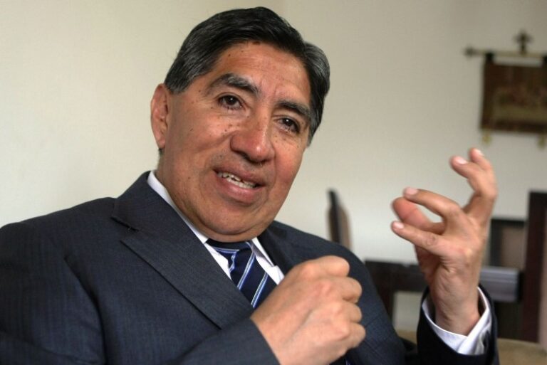 Castillo acepta renuncia del ministro del Interior en Perú y anuncia salida del comandante de la Policía