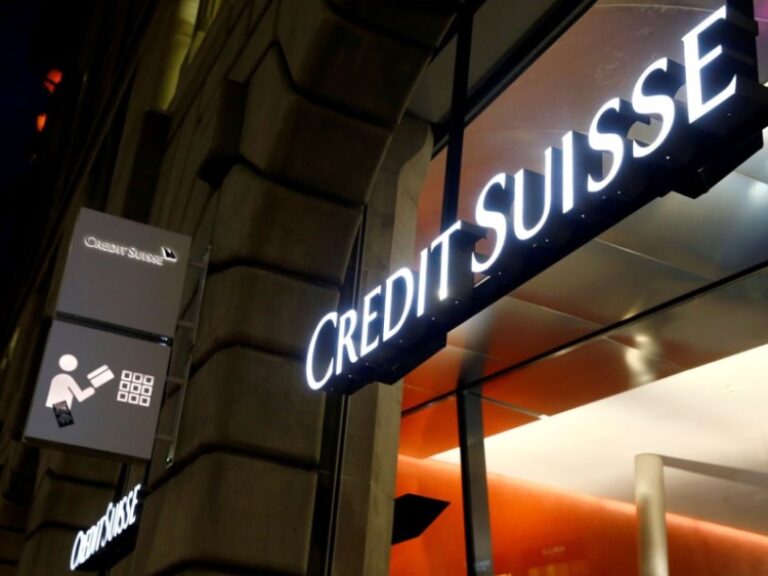 Dimite el presidente de Credit Suisse por romper las restricciones anticovid