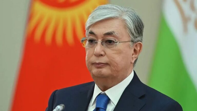 El presidente de Kazajistán ordena abrir fuego contra los «terroristas» sin previo aviso