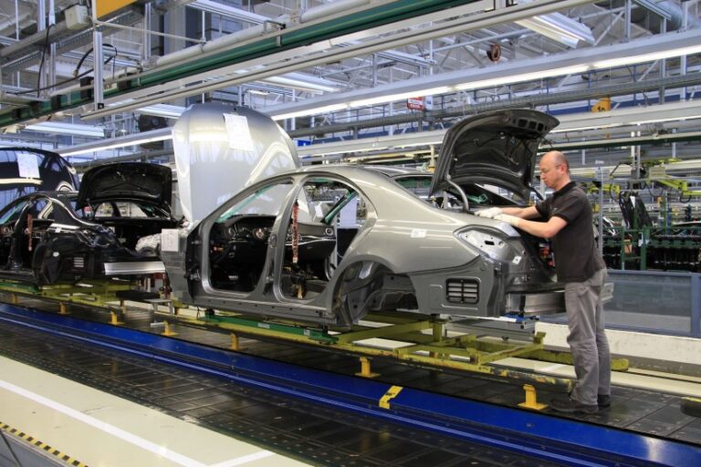 Mercedes-Benz retira más de 800.000 vehículos en todo el mundo