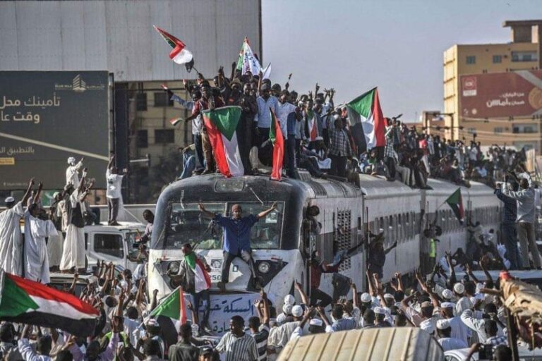 Despliegan fuerzas de seguridad en Sudán tras llamado a nuevas protestas