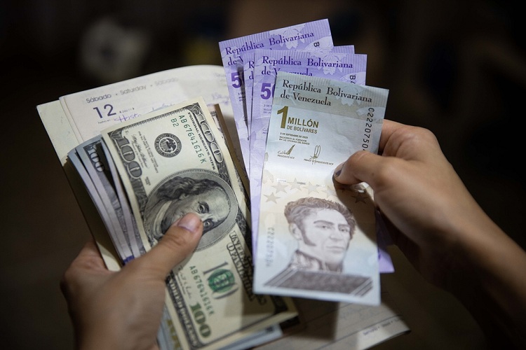 El dólar paralelo se recupera y cierra la semana en Bs. 4,47