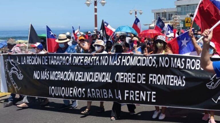 Protesta contra migración y delincuencia en norte de Chile provoca cierre de aeropuerto