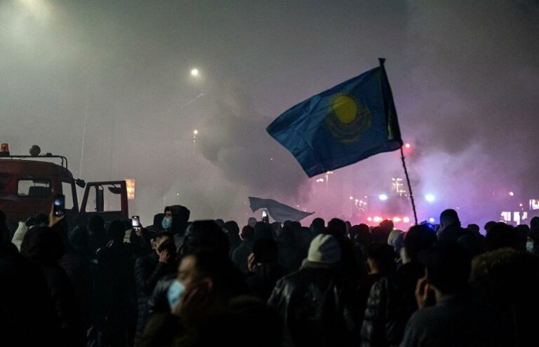 El presidente de Kazajistán acepta la dimisión de miembros del Gobierno ante la ola de protestas