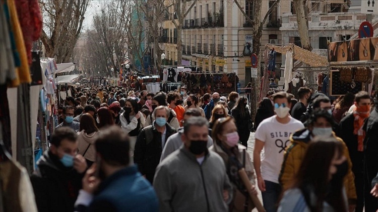 España supera la barrera de los 3.000 casos de incidencia y suma 247 nuevos fallecidos