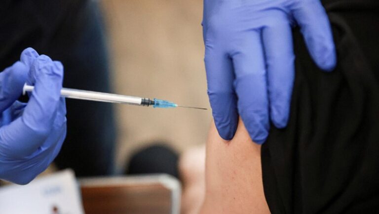 Manuel Figuera: No hay información sobre la vacunación de refuerzo