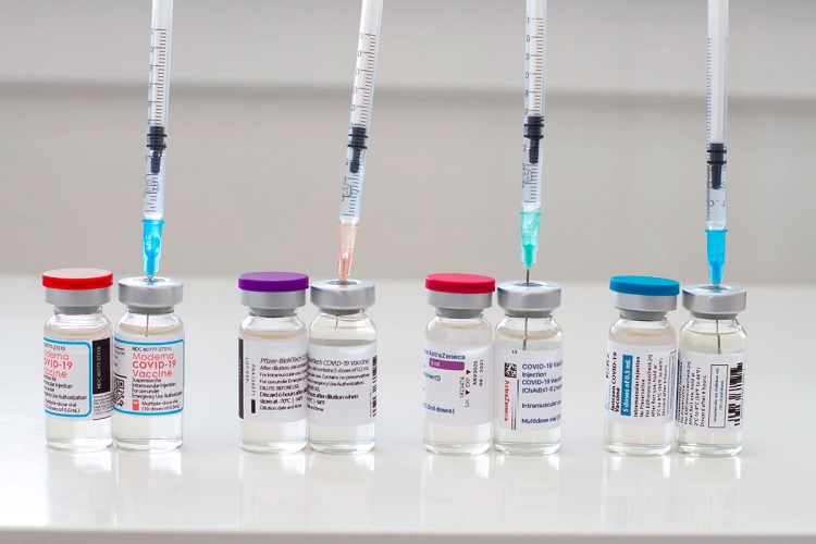 OMS asegura que las vacunas anticovid «funcionan contra todas las variantes»