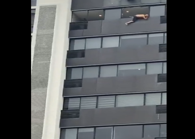 Venezolano perdió la vida al lanzarse del piso 17 de un edificio en Guayaquil