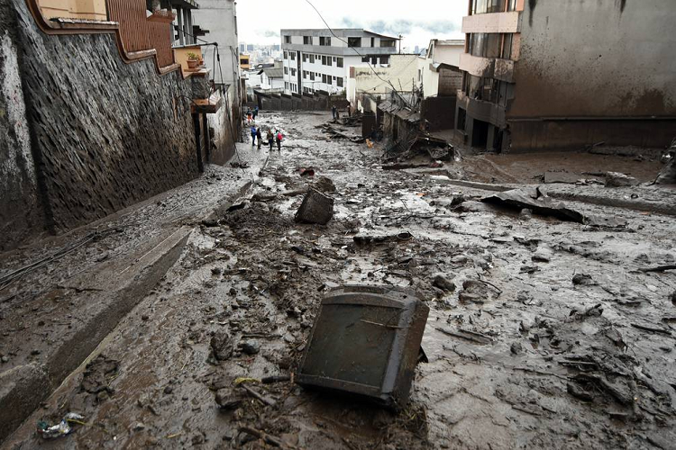Ascienden a 24 los muertos por el aluvión en Ecuador
