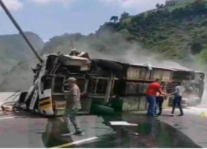 Colombia: Accidente de autobús que transportaba venezolanos deja varias víctimas fatales