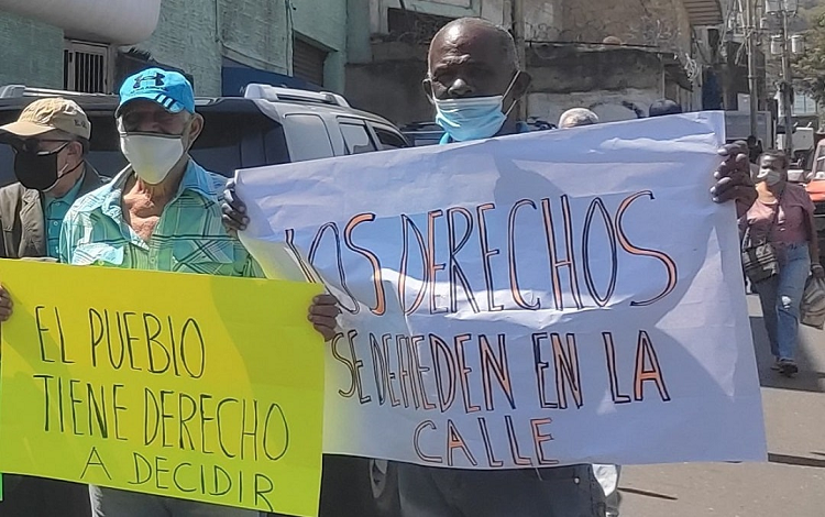 Liberan a los dos abuelos activistas de Mover