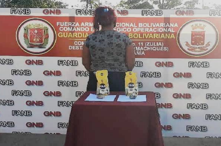GNB detiene a mujer que llevaba droga en paquetes de harina de maíz
