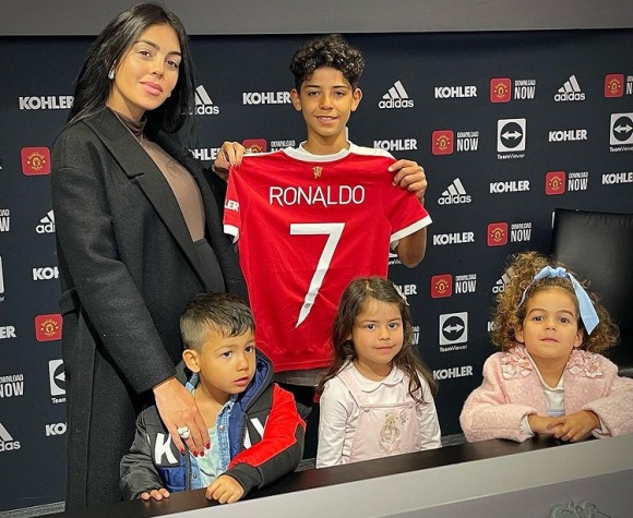 Manchester United presentó a Cristiano Ronaldo Jr.