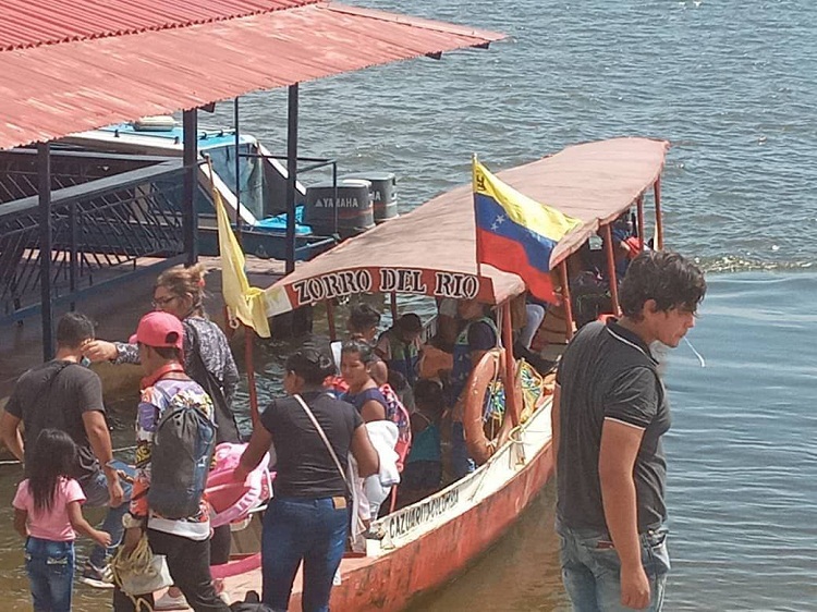 Fundaredes: Más de 2500 estudiantes venezolanos corren peligro al cruzar el río Orinoco