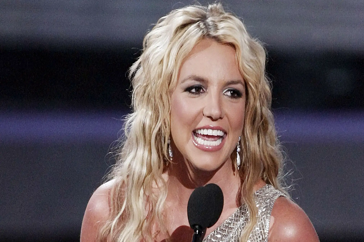 Con sensual baile Britney Spears estaría promocionando su nueva canción