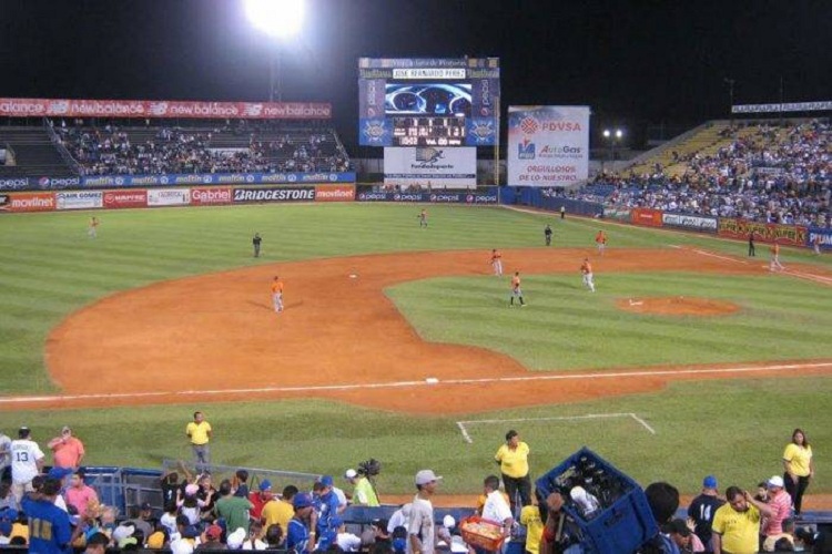 Academias de béisbol en Venezuela son extorsionadas por bandas criminales