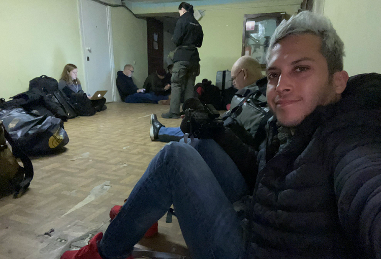 Youtuber Alex Tienda reporta la situación bélica desde Ucrania