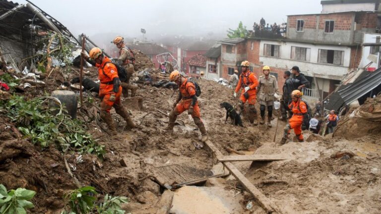 Dos nuevos muertos por fuertes lluvias en Brasil