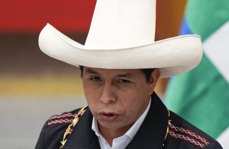 Presidente peruano toma juramento a su nuevo gabinete ministerial