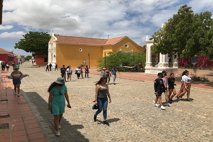 Agua, guías turísticos y transporte: las sugerencias de los visitantes en Coro