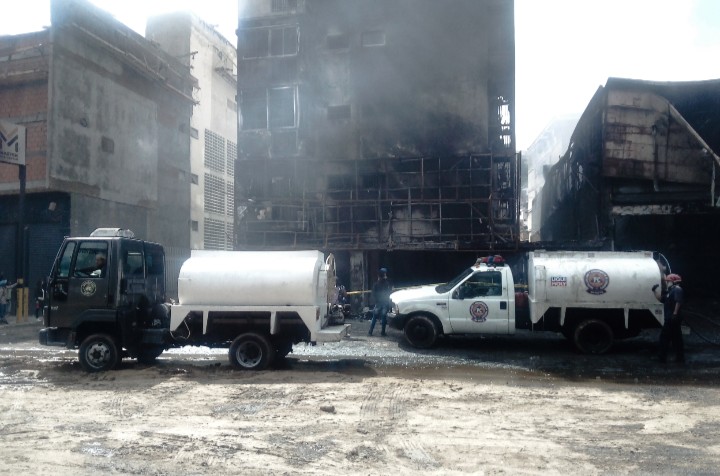Crónica: El devastador incendio en Cine Citta deja en desgracia a un edificio entero