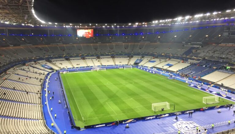 UEFA traslada la final de Champions de San Petersburgo al Stade de France en París