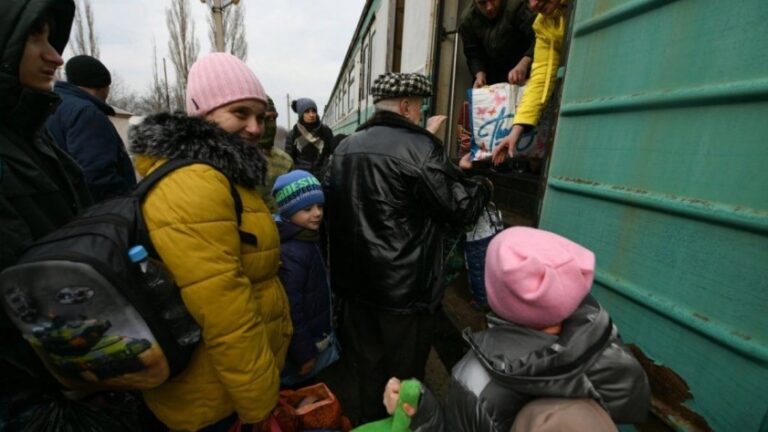 Europa del Este se prepara ante llegada de primeros refugiados de Ucrania
