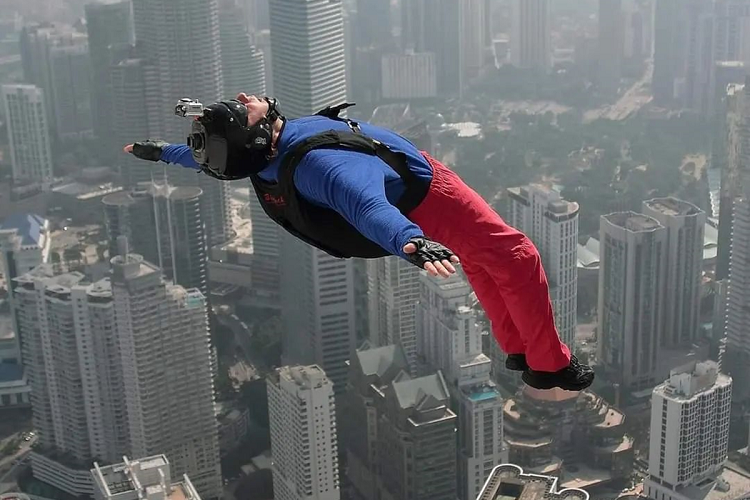 Paracaidista venezolano Alberto Winckelmann muere realizando un salto en Dubái