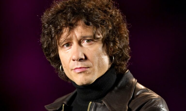 Bunbury se retira de los escenarios por problemas de salud