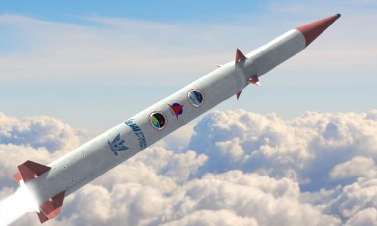Iran anuncia el desarrollo de un misil con capacidad para amenazar a Israel