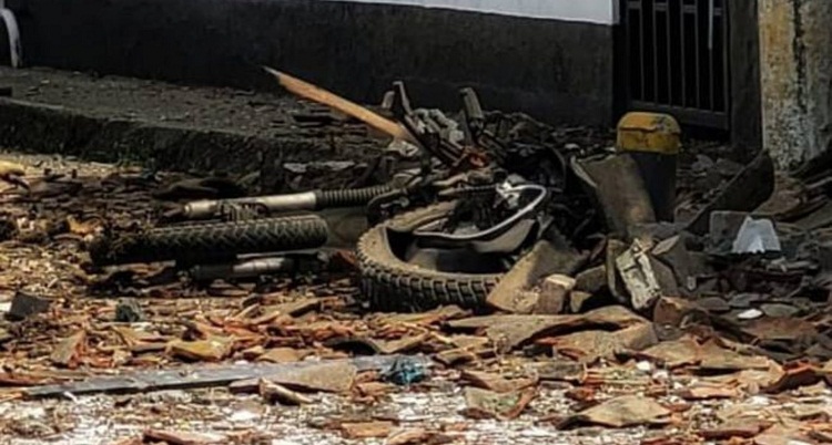 Tres heridos deja explosión de moto bomba en estación de Policía de Cauca