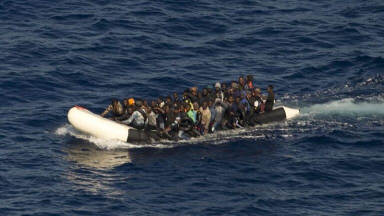 16 emigrantes desaparecidos en naufragio cerca de las islas Canarias
