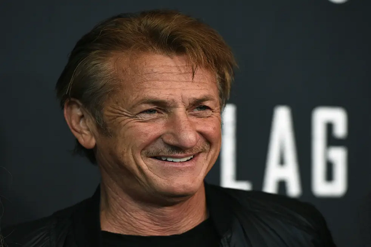 Actor Sean Penn graba un documental en Ucrania