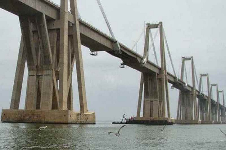 Por tener una enfermedad incurable se lanza del puente sobre el Lago de Maracaibo
