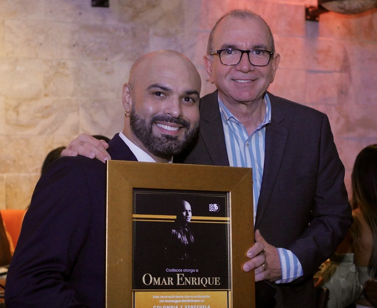Omar Enrique es reconocido como «Embajador del merengue» en República Dominicana