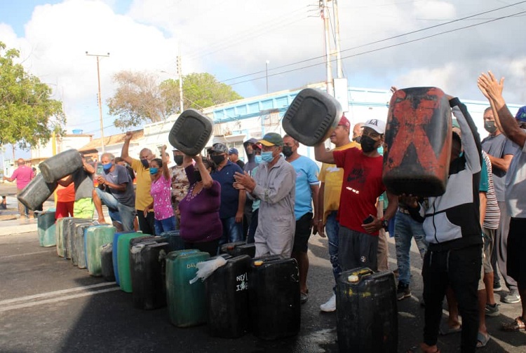 «¡Queremos gasolina!»: protestan los pescadores artesanales de Punta Cardón «seis semanas sin pesca y con hambre»