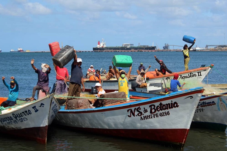 Embarcaciones paraguaneras siguen varadas por falta de combustible