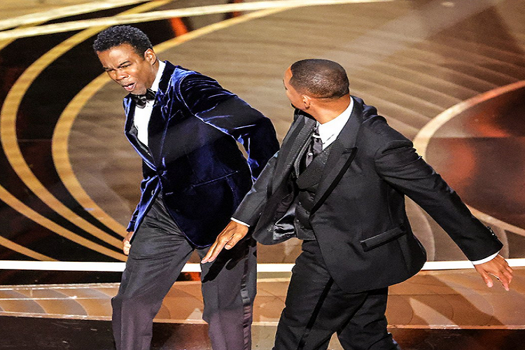 Will Smith golpea a Chris Rock en los Oscar por burlarse de su esposa