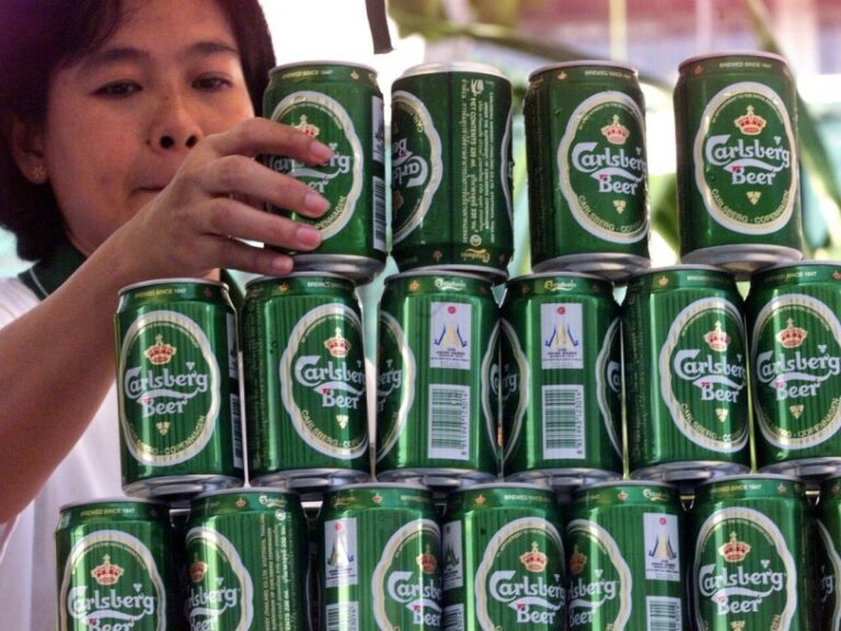 El productor de cerveza Carlsberg anuncia que se va de Rusia