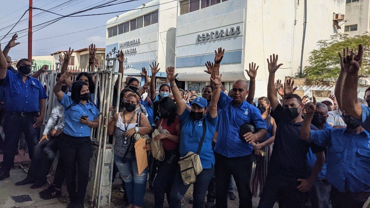 CORO| Sindicatos y trabajadores del sector educación protestaron contra la nueva tabla de ajuste salarial