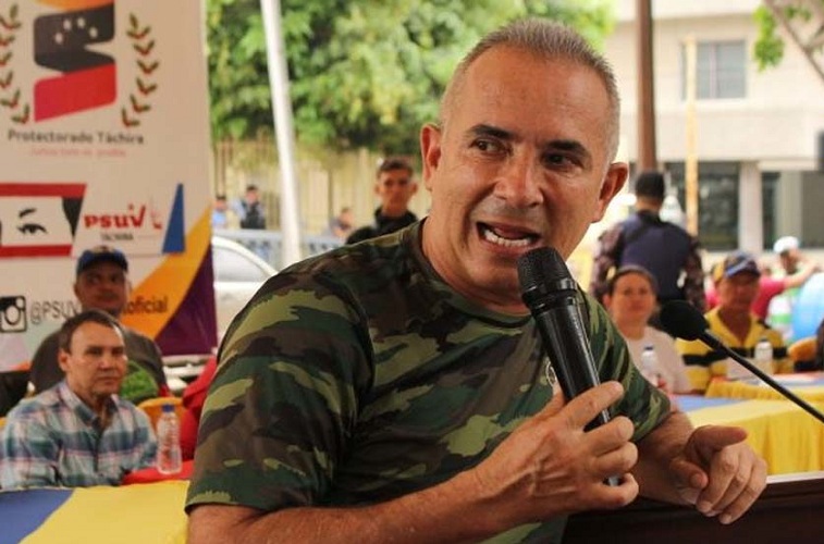 Bernal a los paramilitares: No voy a permitir que «chalequee» a ningún alcalde