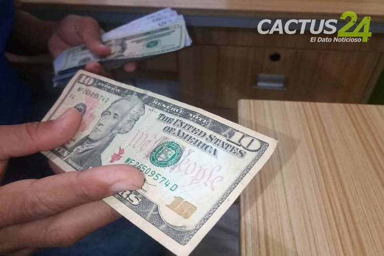 Aumento de pagos en dólares acentúa escasez de bolívares