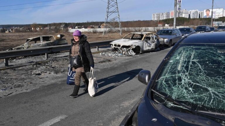 Imponen toque de queda de 36 horas en Kiev a partir de este martes