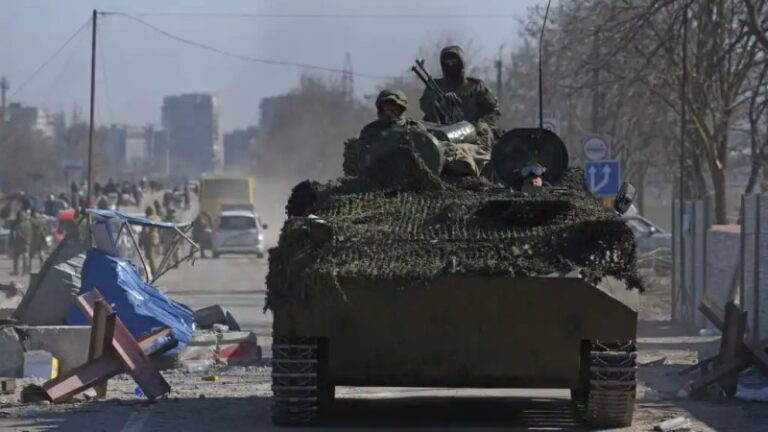 Ucrania rechaza ultimátum ruso para ciudad sitiada de Mariúpol