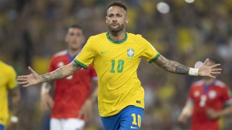 Brasil deja en jaque el sueño mundialista de Chile al golearlo 4-0