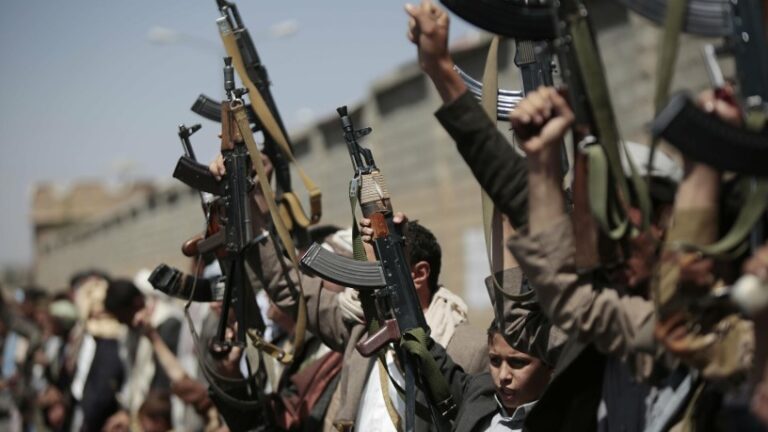 Los rebeldes de Yemen rechazan participar en el diálogo de paz en Arabia Saudita