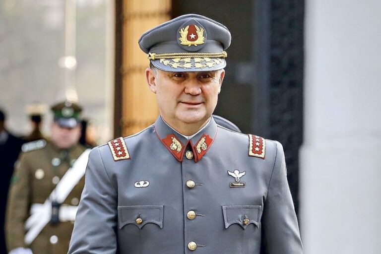Renuncia el comandante del Ejército chileno en medio de investigaciones en su contra