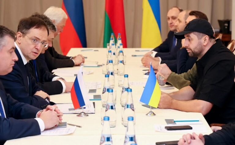 Rusia acusa a EEUU de obstaculizar las «difíciles» negociaciones con Ucrania