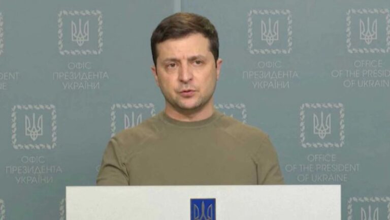 Zelenski afirma que se dirigen a Ucrania primeros 16.000 voluntarios extranjeros dispuestos a luchar contra Rusia