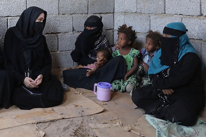 Angelina Jolie insta a «preocuparse profundamente» por los refugiados, desde Yemen hasta Ucrania